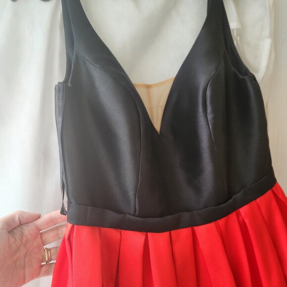 Designer Evening Gown - Picture 4 of 6